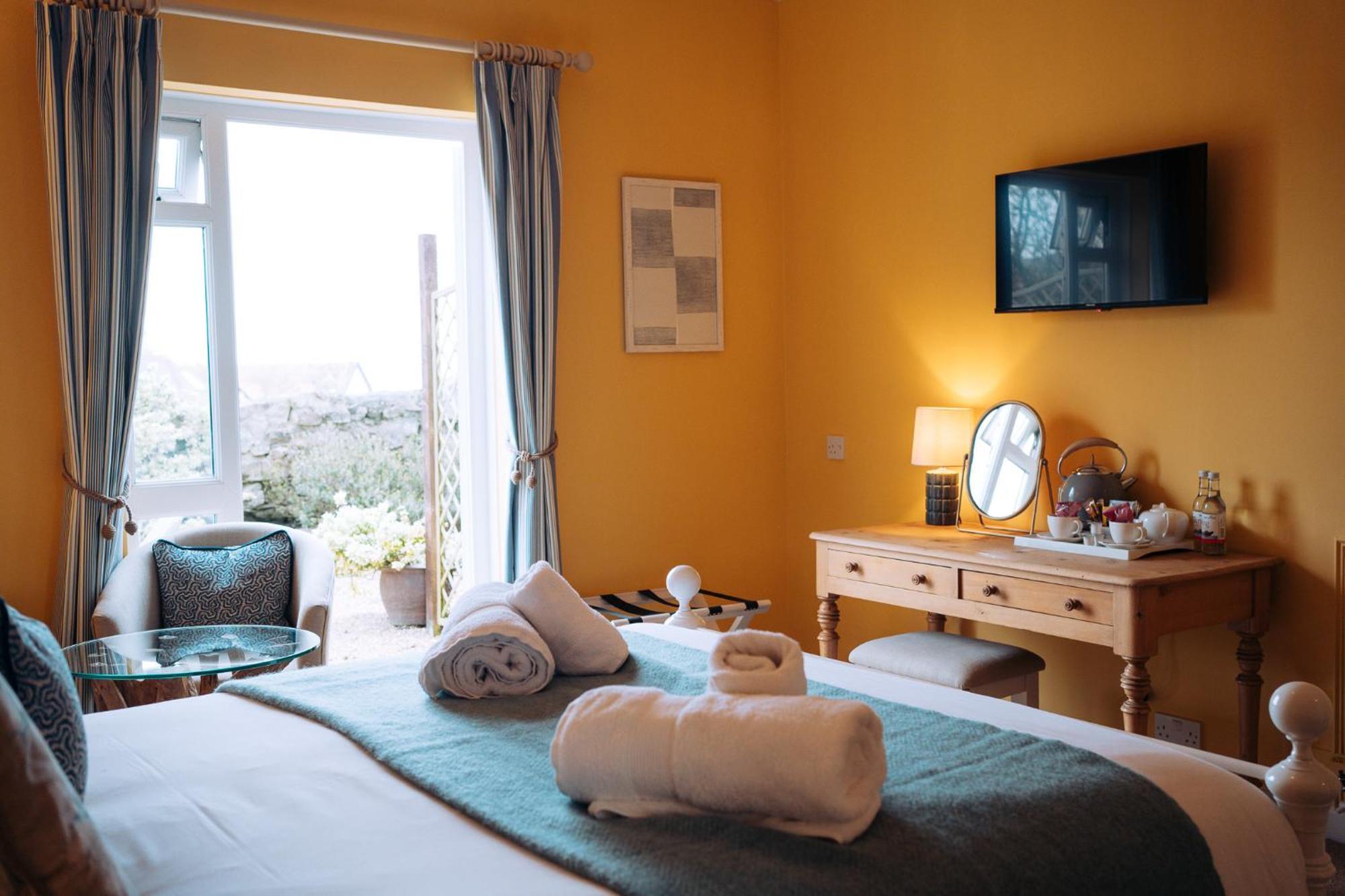 The Royal Lion Hotel Лайм Риджис Екстериор снимка